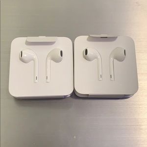 2 NEW Apple Earbuds